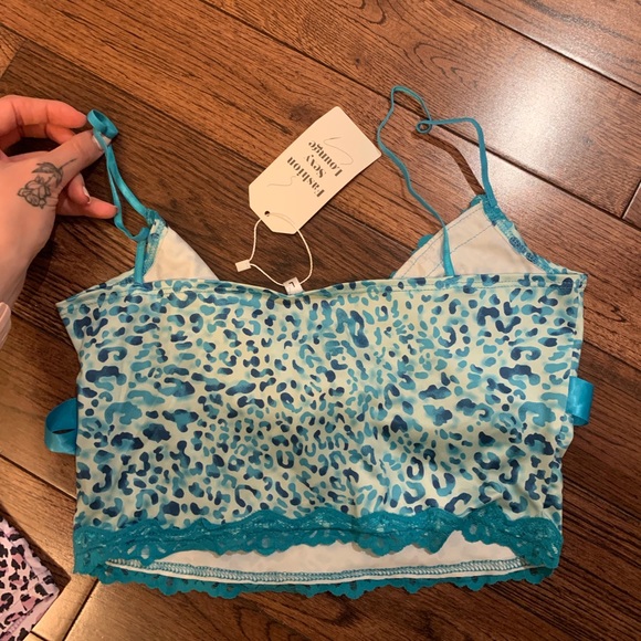 ADORABLE y2k cropped camisoles!! NWT, never worn! - Picture 4 of 6